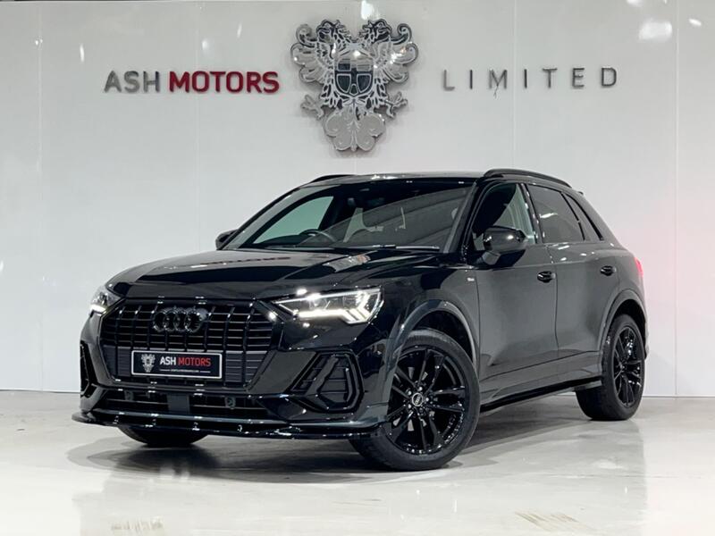 View AUDI Q3 1.5 TFSI CoD 35 Black Edition 