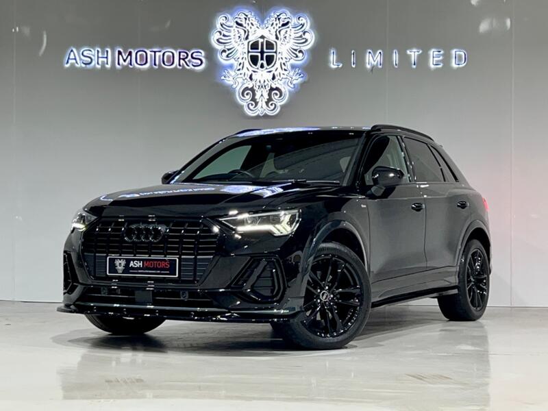 View AUDI Q3 1.5 TFSI CoD 35 Black Edition 