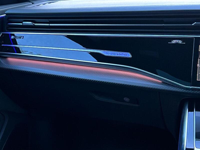 AUDI RSQ8