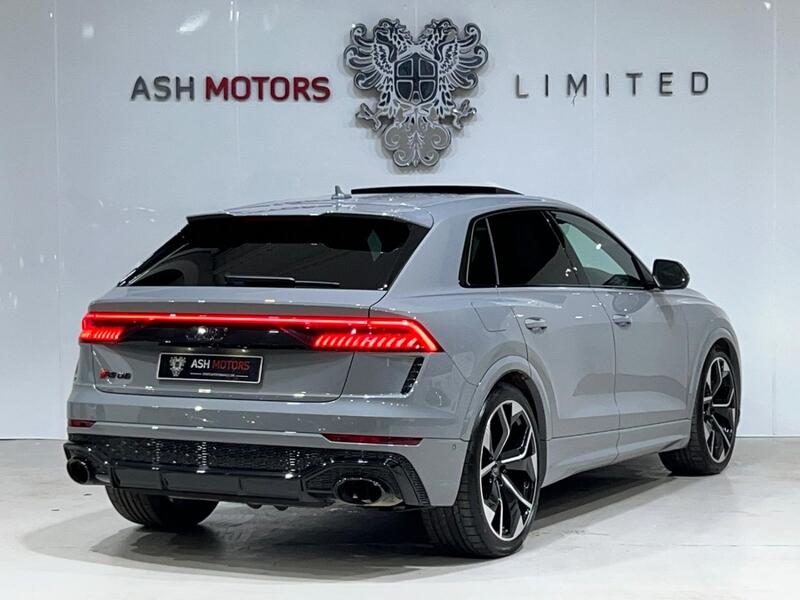 AUDI RSQ8