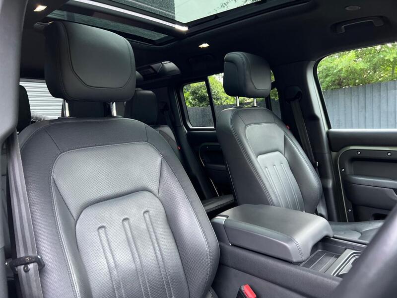 LAND ROVER DEFENDER 110