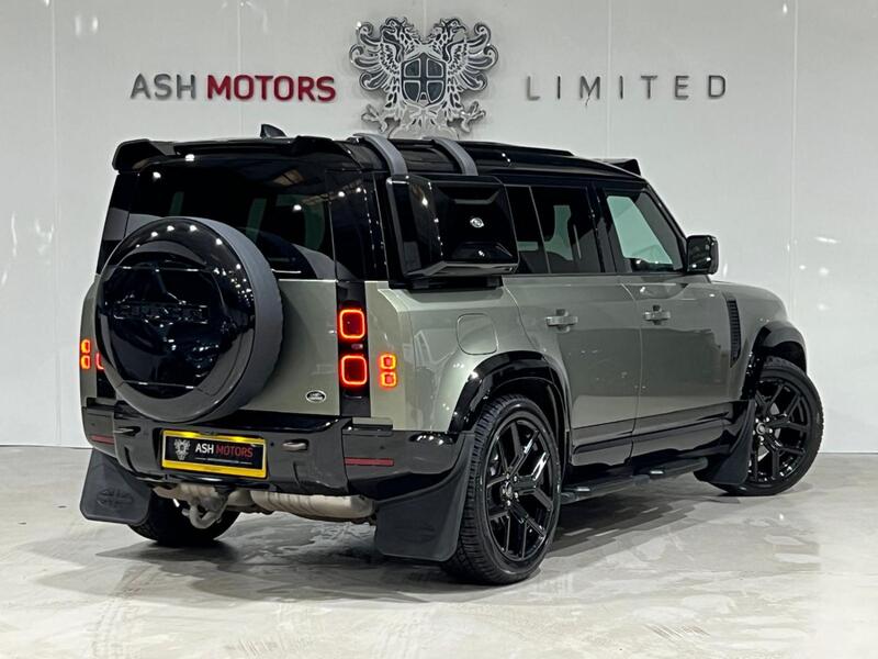LAND ROVER DEFENDER 110