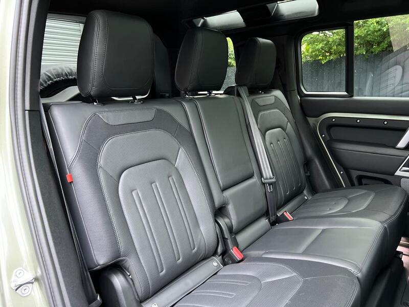 LAND ROVER DEFENDER 110