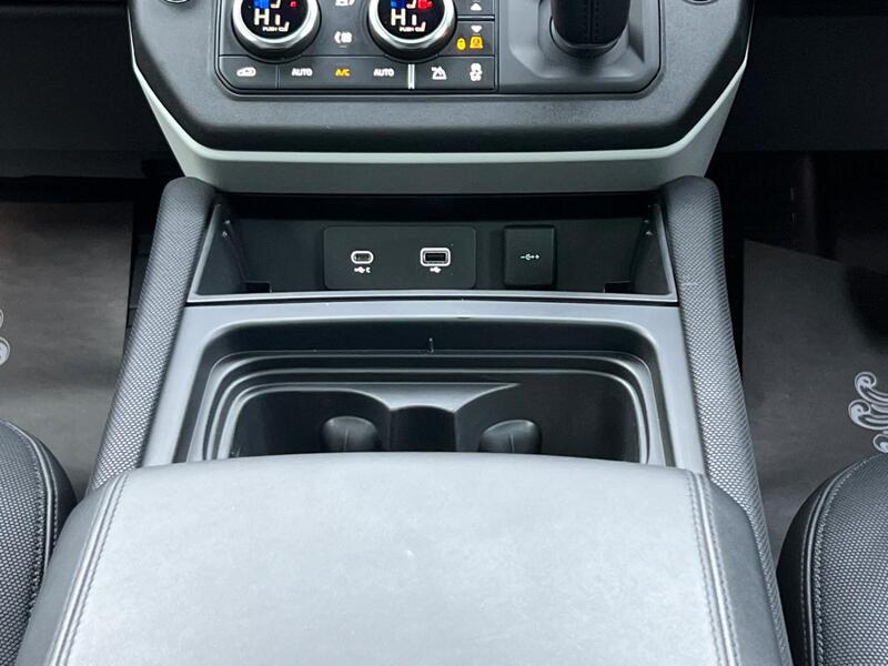 LAND ROVER DEFENDER 110