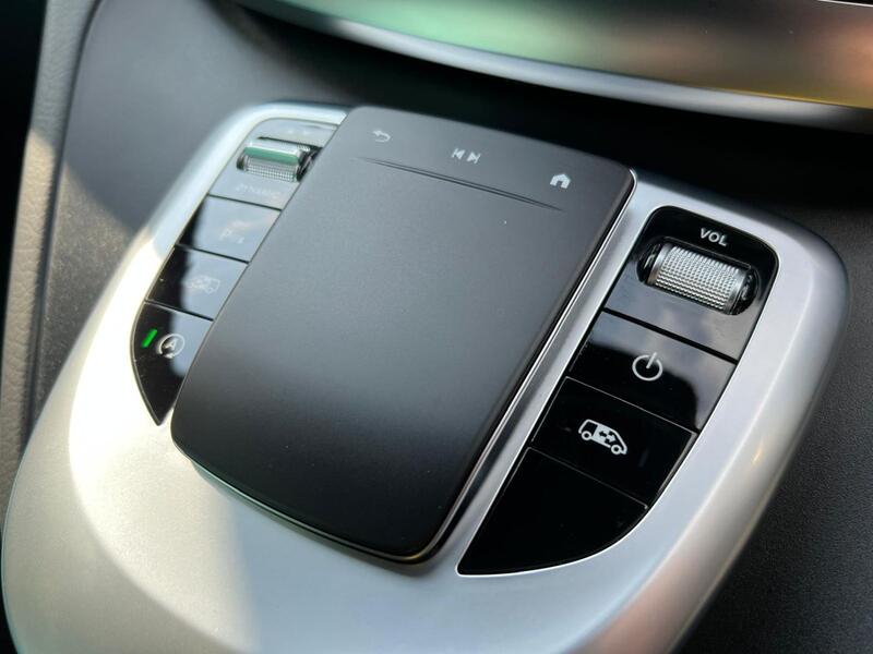 MERCEDES-BENZ V CLASS