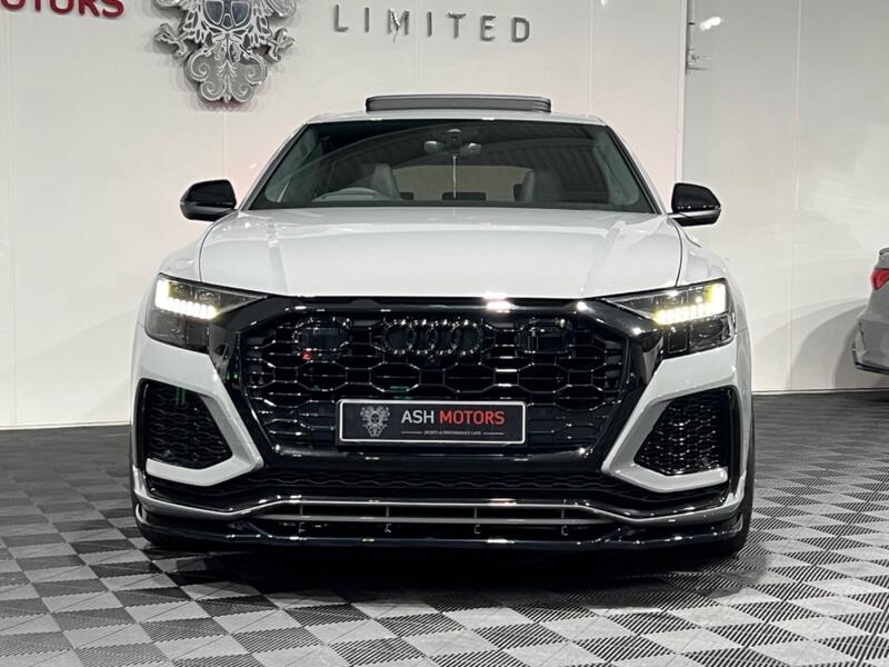 AUDI RSQ8