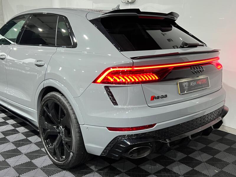 AUDI RSQ8