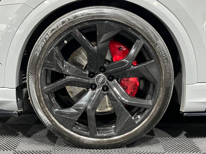 AUDI RSQ8