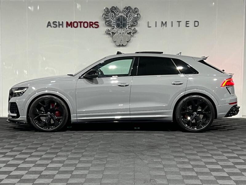 AUDI RSQ8