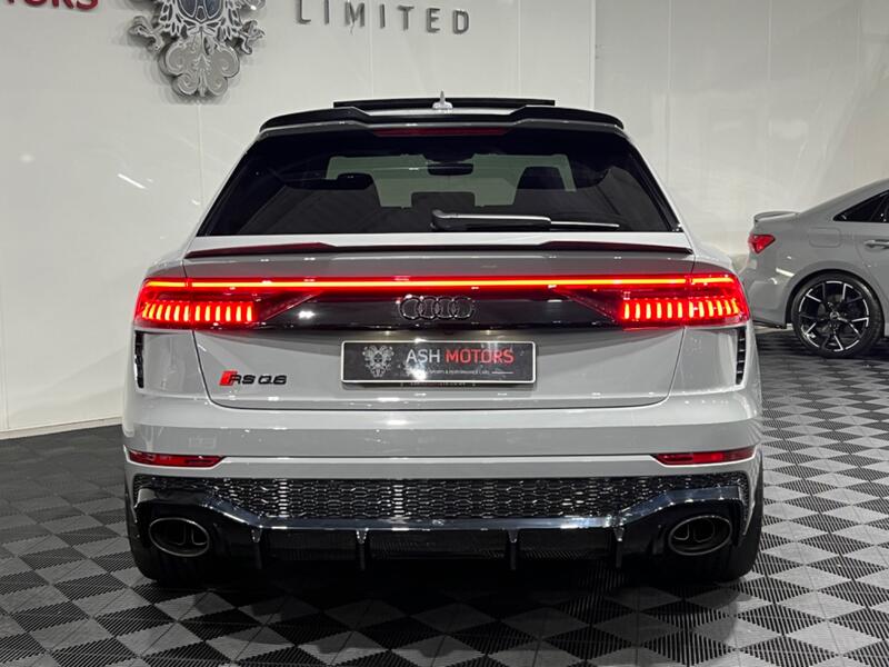 AUDI RSQ8