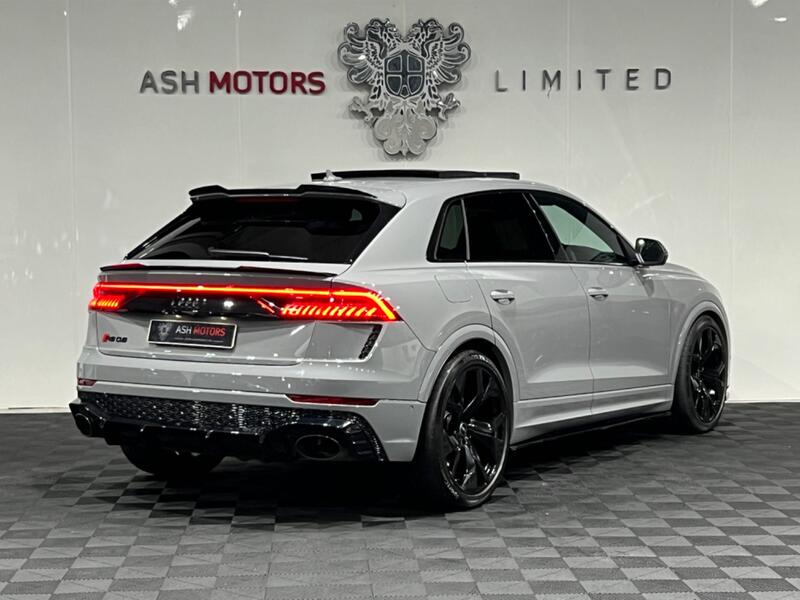 AUDI RSQ8