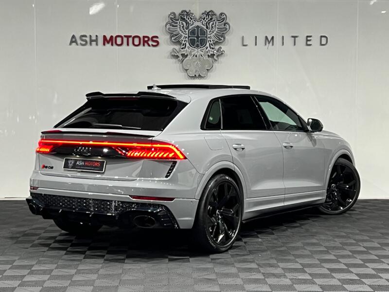 AUDI RSQ8