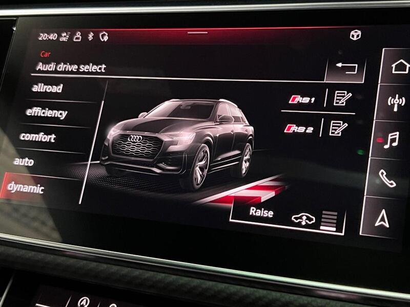 AUDI RSQ8