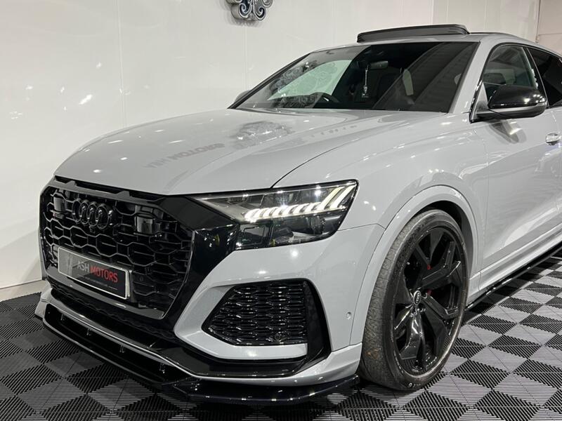 AUDI RSQ8