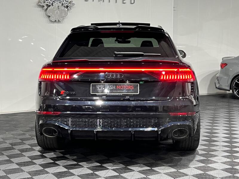 AUDI RSQ8