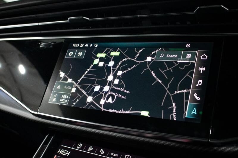 AUDI RSQ8