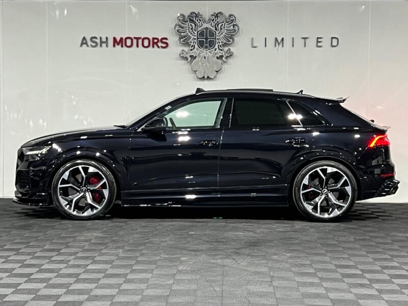 AUDI RSQ8