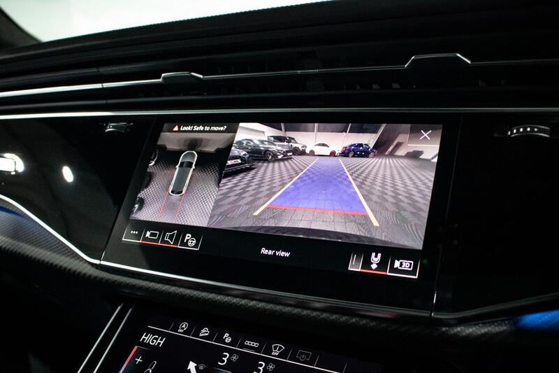 AUDI RSQ8