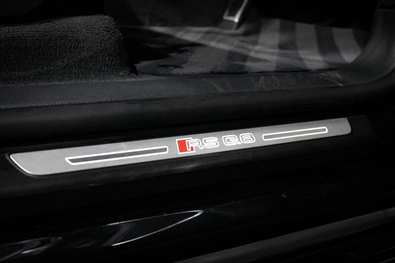 AUDI RSQ8