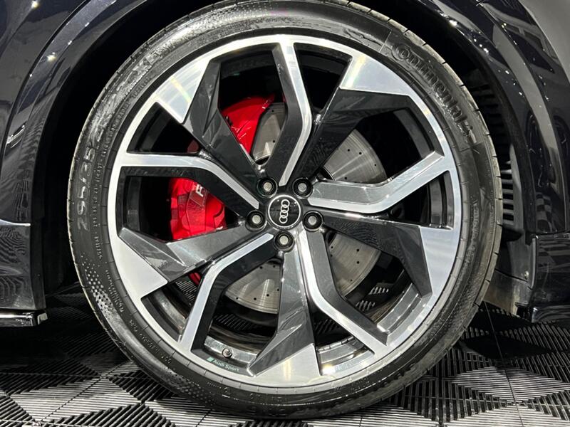 AUDI RSQ8