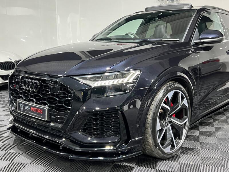 AUDI RSQ8