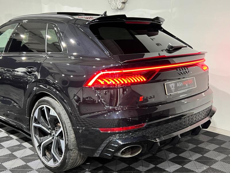 AUDI RSQ8