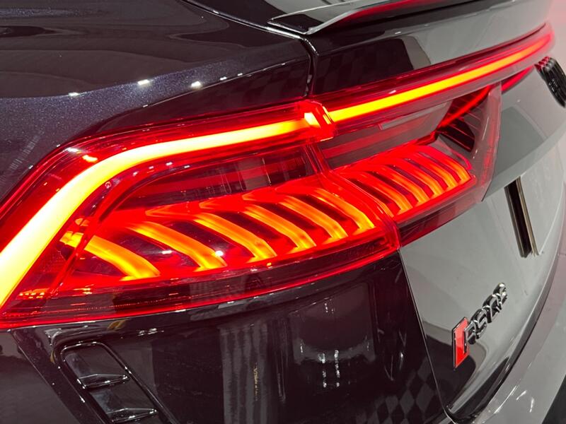 AUDI RSQ8