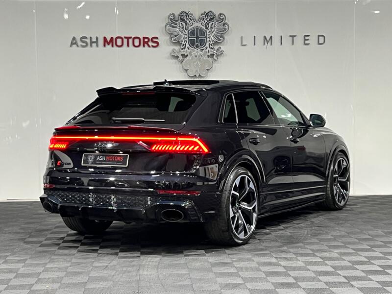 AUDI RSQ8