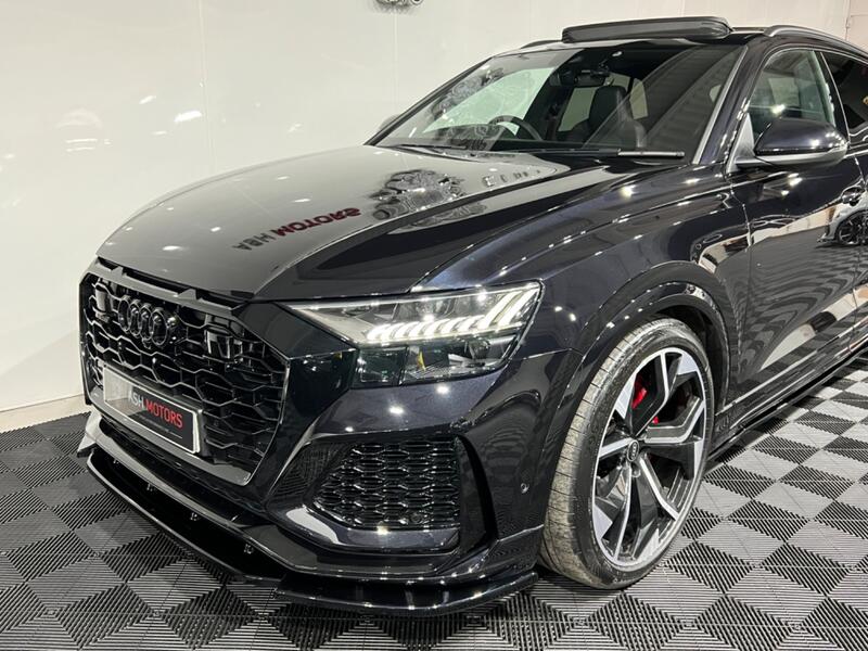 AUDI RSQ8
