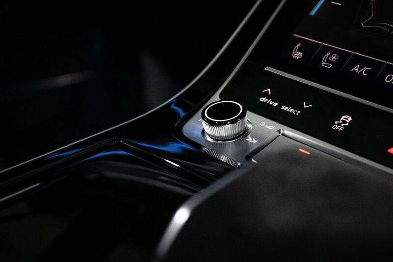 AUDI RSQ8
