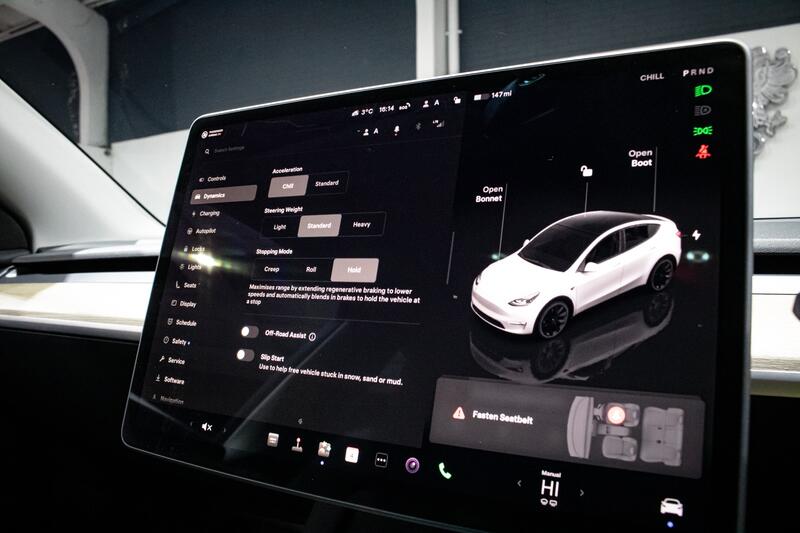 TESLA MODEL Y