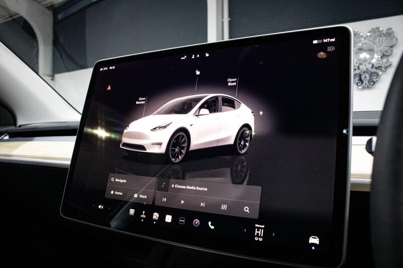 TESLA MODEL Y