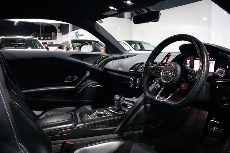 AUDI R8