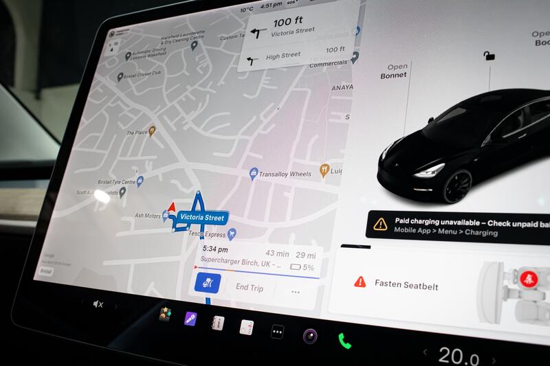TESLA MODEL 3