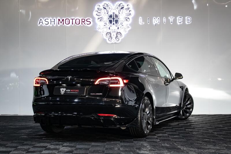 TESLA MODEL 3