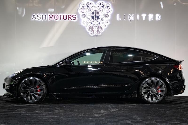 TESLA MODEL 3