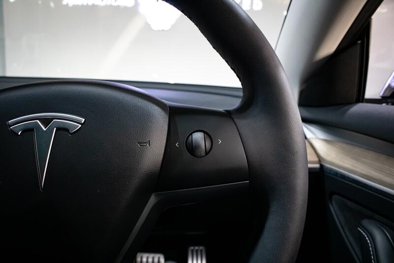 TESLA MODEL 3