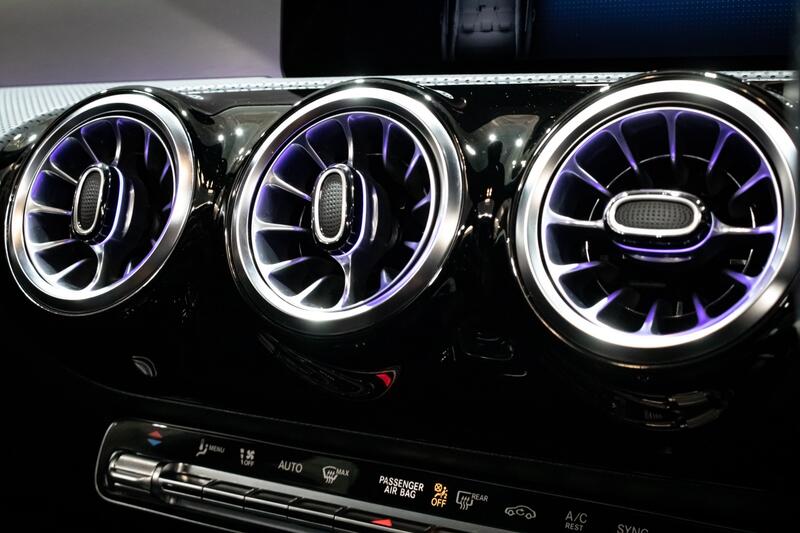 MERCEDES-BENZ CLA