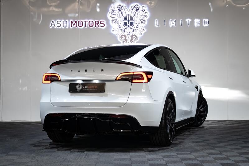 TESLA MODEL Y