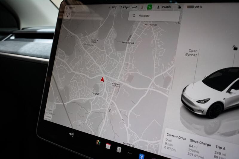 TESLA MODEL Y