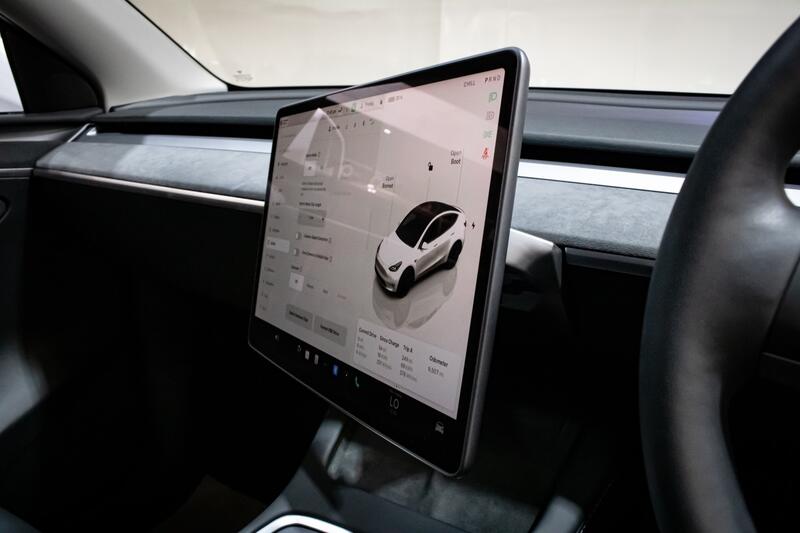 TESLA MODEL Y