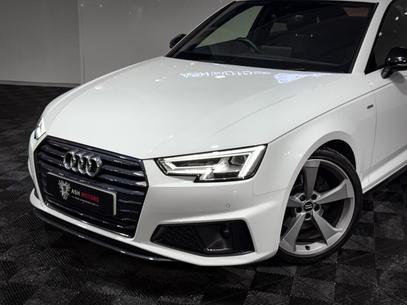 View AUDI A4 2.0 TFSI 40 Black Edition