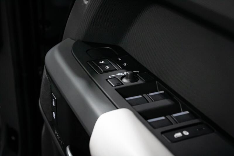 LAND ROVER DEFENDER 110