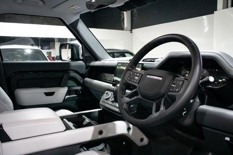 LAND ROVER DEFENDER 110