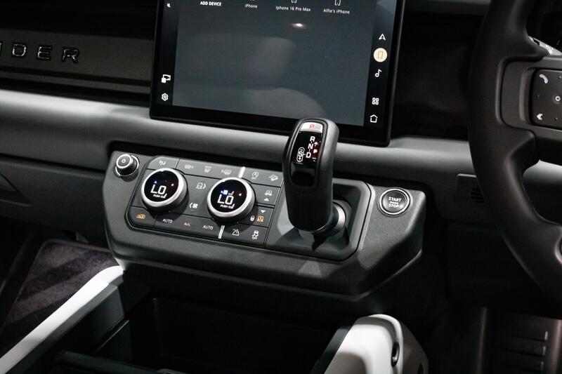 LAND ROVER DEFENDER 110