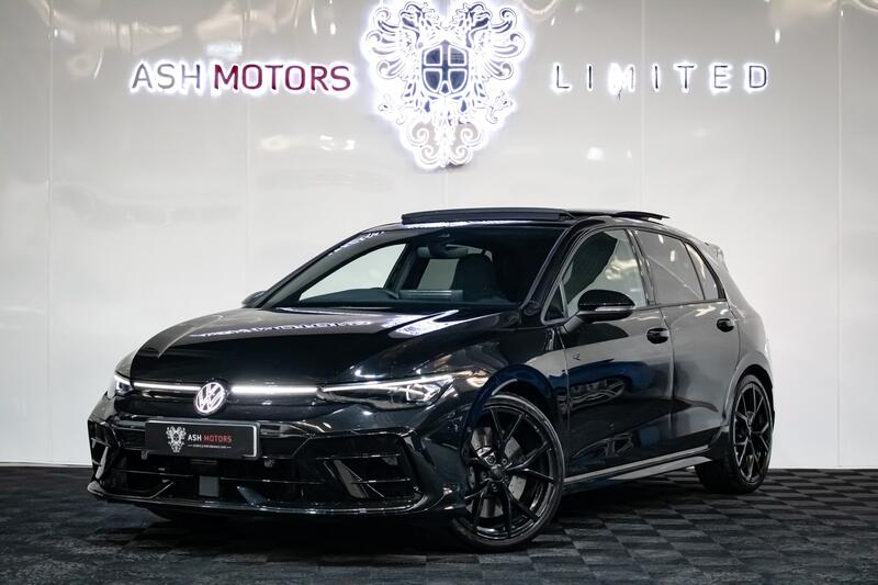 View VOLKSWAGEN GOLF 2.0 TSI R Black Edition