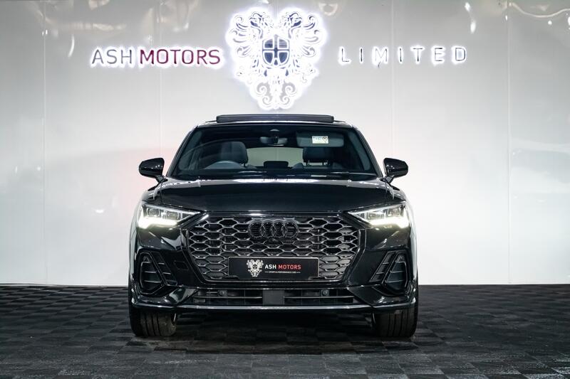 View AUDI Q3 1.5 TFSI CoD 35 Black Edition
