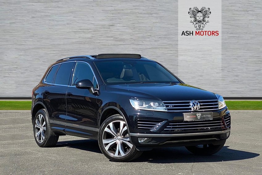 View VOLKSWAGEN TOUAREG V6 TDi 262 4Motion BlueMotion R Line - Pan Roof - Heated Steering Wheel